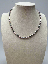 Load image into Gallery viewer, Torpedo choker Sterling Silver Pearls and pink conch
