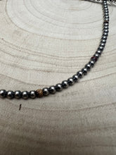 Load image into Gallery viewer, 4mm Purple spiny and Sterling Pearl choker - 14 inch
