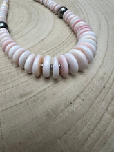 Load image into Gallery viewer, Pink Conch Graduated Necklace - 23 inch
