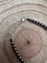 Load image into Gallery viewer, Little bit of Purple Spiny Oyster with Sterling Silver Pearls bracelet
