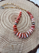 Load image into Gallery viewer, Graduated Orange Spiny oyster necklace - 22 inch
