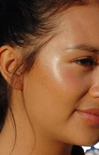 Load image into Gallery viewer, Rose Quartz Cream Vegan Highlighter Stick
