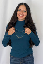 Load image into Gallery viewer, Graduated Sterling Pearl Necklace - 28 inch
