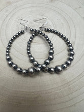 Load image into Gallery viewer, Graduated Sterling Silver Pearl Hoops
