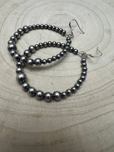 Load image into Gallery viewer, Graduated Sterling Silver Pearl Hoops

